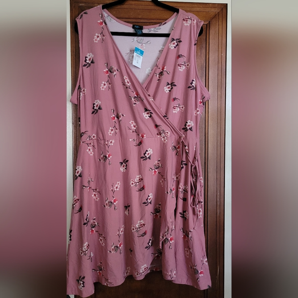 Flower Wrap dress, rue 21, size 2x  Very Soft , color is pink, #4S